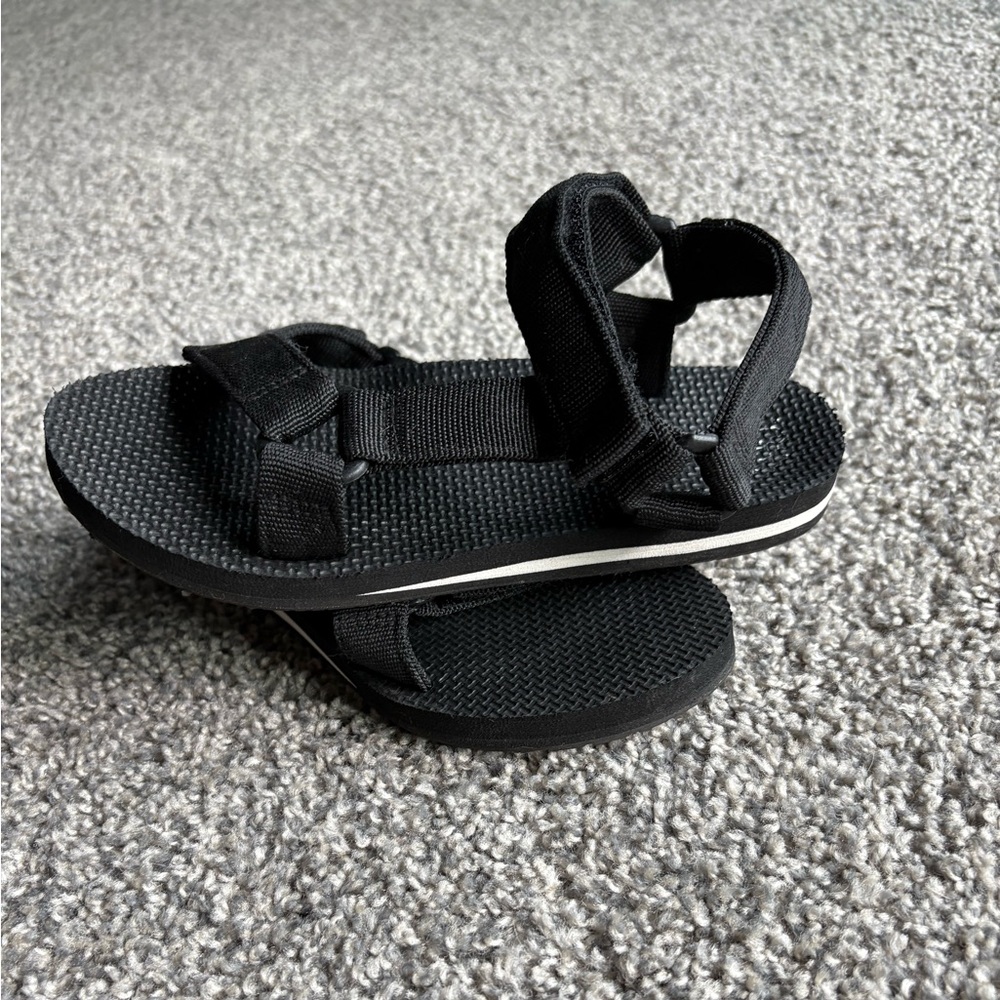 Time and Tru Sandals